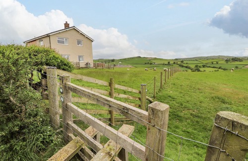 Llannefydd Cottage | PEN BRYN LLAN, family friendly, country holiday cottage in Llannefydd