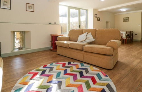 Crickhowell Cottage | PEN-CROESLAN BACH, pet friendly, with a garden in Crickhowell