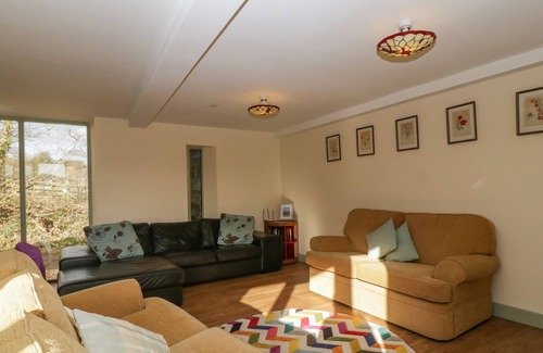 Crickhowell Cottage | PEN-CROESLAN BACH, pet friendly, with a garden in Crickhowell