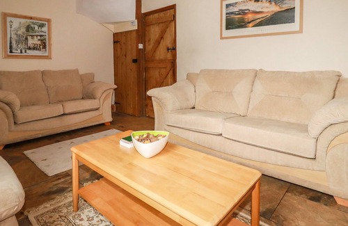 Grampound Road Cottage | PENDOWER, pet friendly, country holiday cottage in Grampound