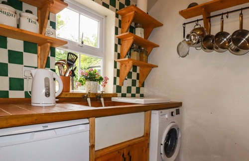 Grampound Road Cottage | PENDOWER, pet friendly, country holiday cottage in Grampound