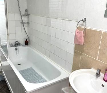 Havering Park Apartment | Penn Gardens Spacious Studio - 3