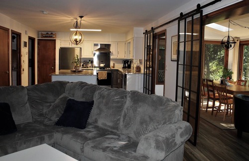 State College House | Penn State SUPER HOST! Better than a hotel. Walking Distance to so much!