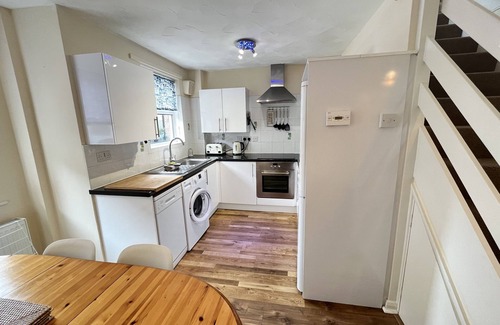 Portsmouth Cottage | Penny Cottage close to Historic Dockyard Gunwharf Quays & Portsmouth Cathedral