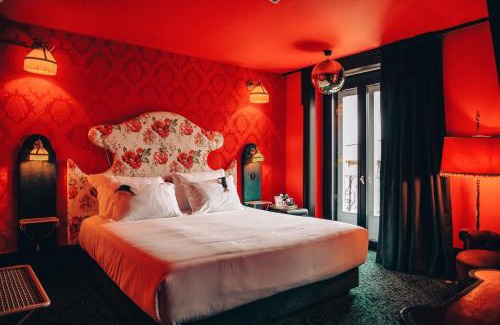 Sao Paulo House | Pensão Amor Madam's Lodge