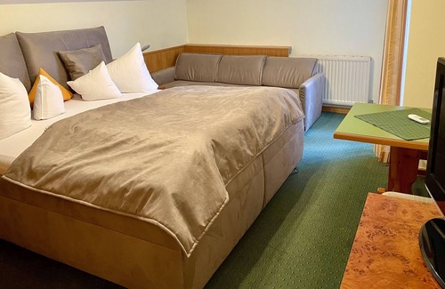 Loipersdorf bei Fuerstenfeld House | Pension Thermenland