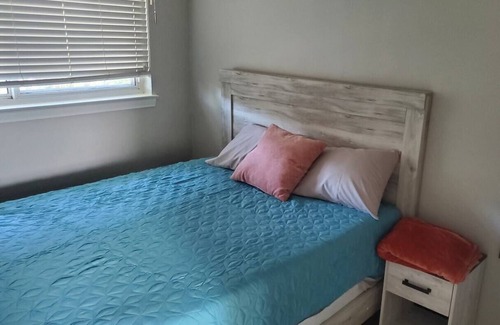 West Pensacola House | Pensacola Home 3 BR & 2 BA & Ping Pong table, kitchen & laundry, yard for Pets.