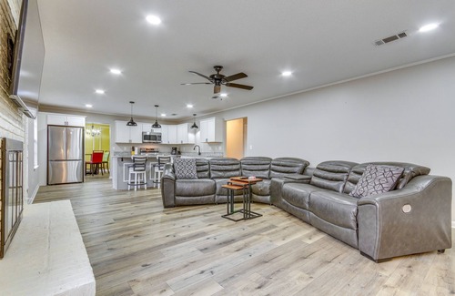 Myrtle Grove House | Pensacola Home w/Private Yard: 7 Mi to Downtown!