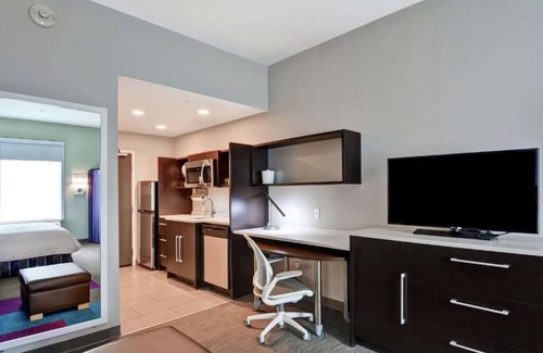 Ferry Pass Hotel | Pensacola Perfection! Free Breakfast and Parking, Pets Allowed, Onsite Pool!