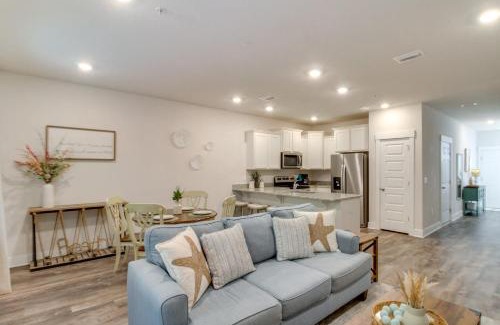 Pine Forest House | Pensacola Retreat with Pool Access, 20 Mi to Beach