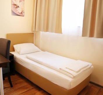 Gutleutviertel House | Pension Alpha