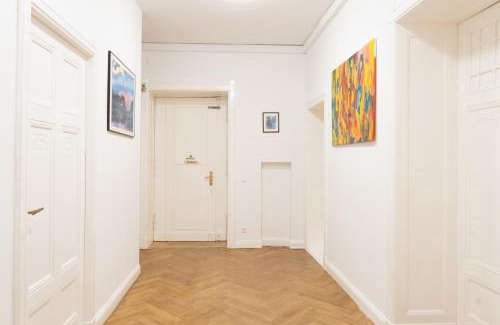 West Berlin Centre House | Pension Majesty