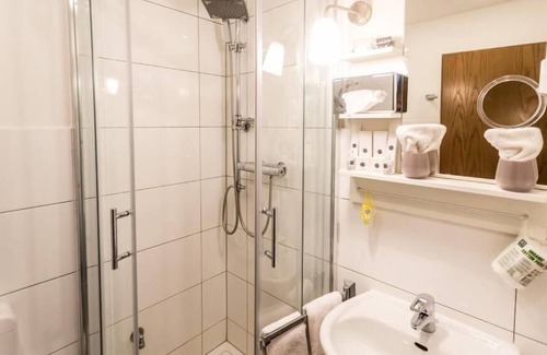 Oberkassel House | Pension Oberkasseler Hof