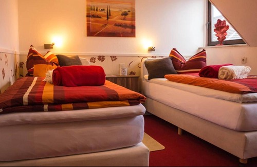 Oberkassel House | Pension Oberkasseler Hof