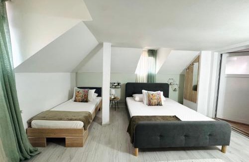 Zavoi House | Pensiunea Florina