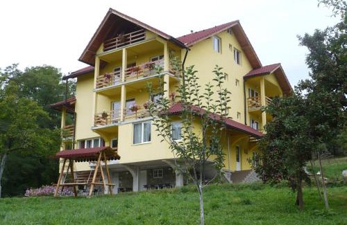 Corbeni House | Pensiunea Tiuta