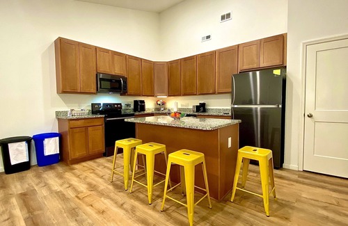 Weldon Spring Heights House | PENTHOUSE 2BD2BTH PAC-MAN/ROKU