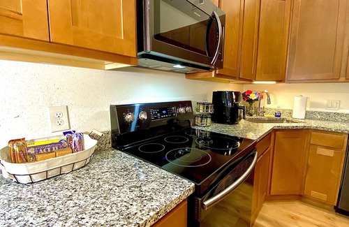 Weldon Spring Heights House | PENTHOUSE 2BD2BTH PAC-MAN/ROKU