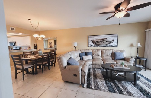 Vanderbilt Beach Condo | Penthouse Condo Great Location Direct Gulf/Bay View/Pool/Spa 3 Minute Walk Beach