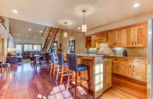 Government Camp Condo | Penthouse condo w/mountain views & shared pool/hot tub - close to ski access