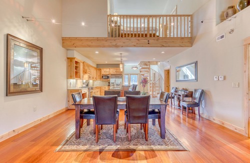 Government Camp Condo | Penthouse condo in great location w/shared sauna, hot tub, & pool + ski access