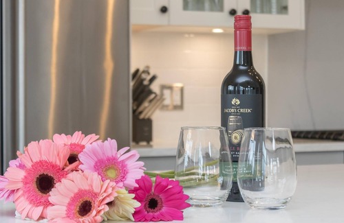 Sidney Apartment | Penthouse, ocean views, wrap around balcony