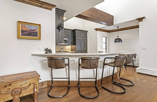 Beaver Creek Condo | Penthouse on Ice Rink! Ski-in/out! 5 Star Lux! Great for families. No lobby!