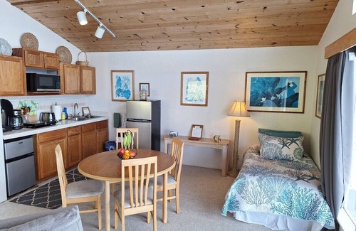 Waimea Apartment | Penthouse Overlooking Waimea Ocean views