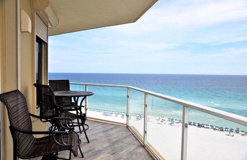 Coffeyville Condo | Penthouse, Rates Reduced, Heated Pool & Hot Tub, Fabulous View & Decor