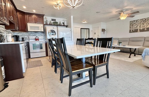 Bay Esplanade Condo | Penthouse Shores 303 - Updated and Private