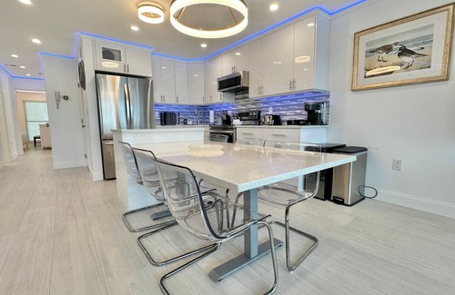 Bay Esplanade Condo | Penthouse Shores 309 - Spacious Water Views