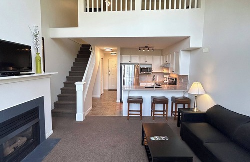 Quail Ridge Apartment | Penthouse Suite on Golf Course - 308