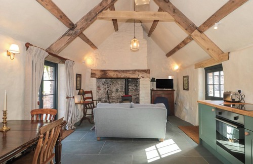 Llanvair Kilgeddin Cottage | PENTWYN FARM, pet friendly, character holiday cottage in Abergavenny