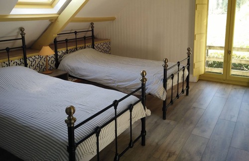 Ploerdut Cottage | Penty with covered and heated pool