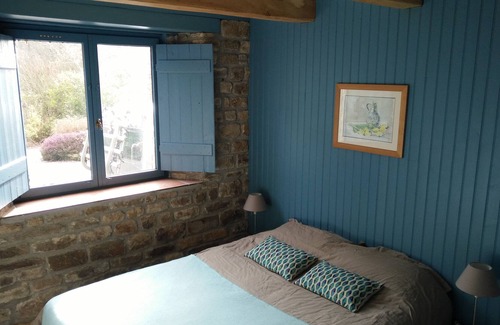 Ploerdut Cottage | Penty with covered and heated pool