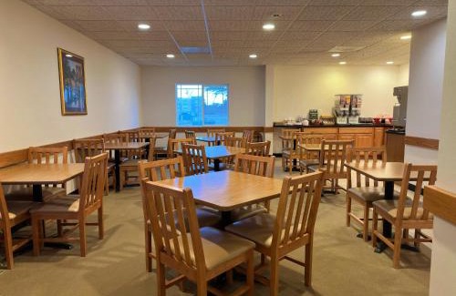 Centralia Hotel | Peppermill Empress Inn