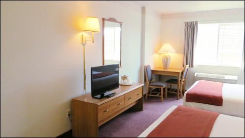 Centralia Hotel | Peppermill Empress Inn