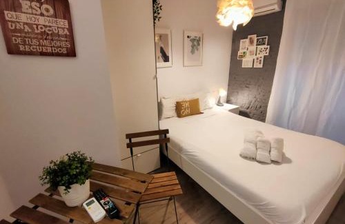 Benicalap Apartment | Pequeño Alojamiento con Mini Piscina - NO climatizada