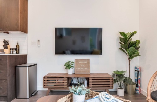 Minor House | Perch - Centro Guesthouse E: Cozy Townhome w/Parking, Deck & Pet Friendly