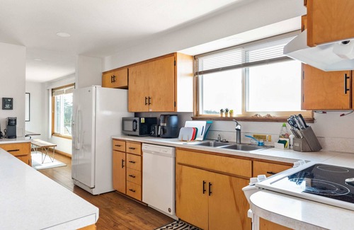 Oak Harbor House | Perch - La Fiesta 47: Sunset ocean view home, close to town