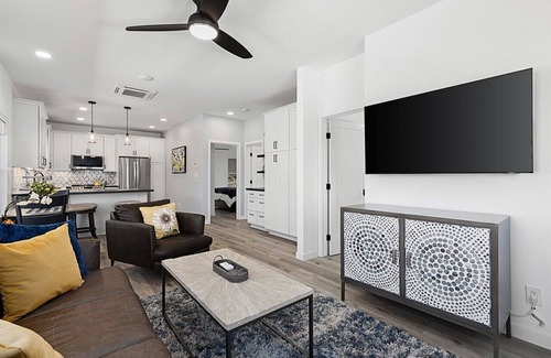 San Marcos Cottage | Perched atop the tranquil Lake San Marcos, Private and panoramic Views.