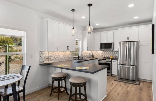 San Marcos Cottage | Perched atop the tranquil Lake San Marcos, Private and panoramic Views.