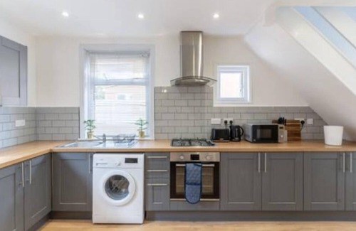 Southampton House | Percy Lodge - 3 bed, modern, parking, wifi