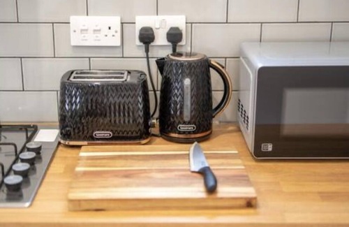 Southampton House | Percy Lodge - 3 bed, modern, parking, wifi