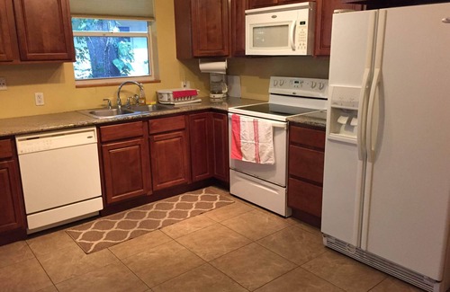 Highland Garden Apartment | Perfec, retreat! golf beaches 2 bedrooms WIFI Netflix, Washer abd Dryer ,