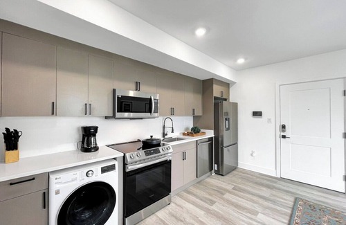 Brookland Bed & Breakfast | Perfect 1 BD Brookland Home w City Skyline View