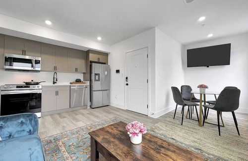 Brookland Bed & Breakfast | Perfect 1 BD Brookland Home w City Skyline View