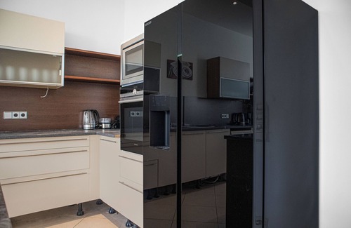 Favoriten Apartment | Perfect 7BR Stay Near Hauptbahnhof