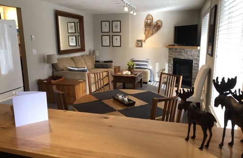 Silver Star Mountain Apartment | Perfect Alpine Escape -Prime Ski In/Out Location