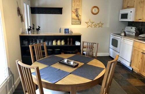 Silver Star Mountain Apartment | Perfect Alpine Escape -Prime Ski In/Out Location